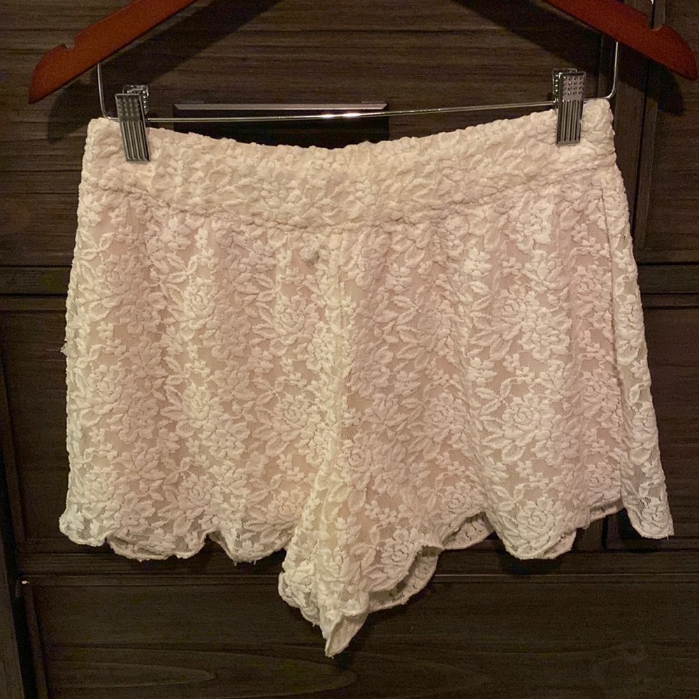 Cream fabric rose lace Free People shorts. worn once- size S